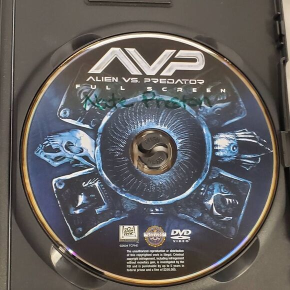 AVP: Alien vs. Predator (Fullscreen DVD) - Picture 4 of 5